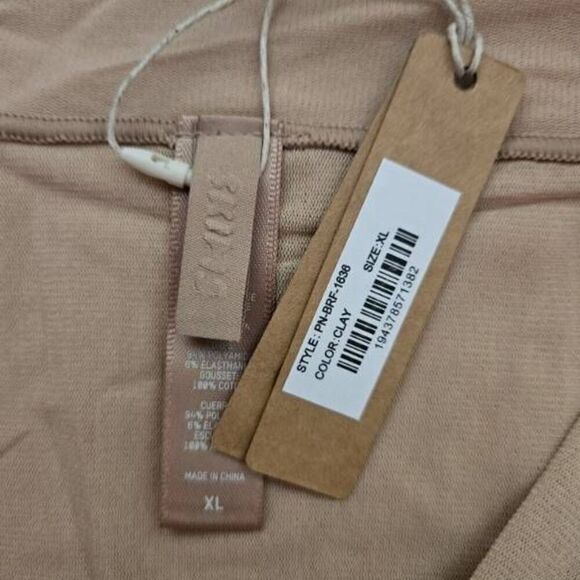 2 pair SKIMS panty Nwt - Picture 3 of 11